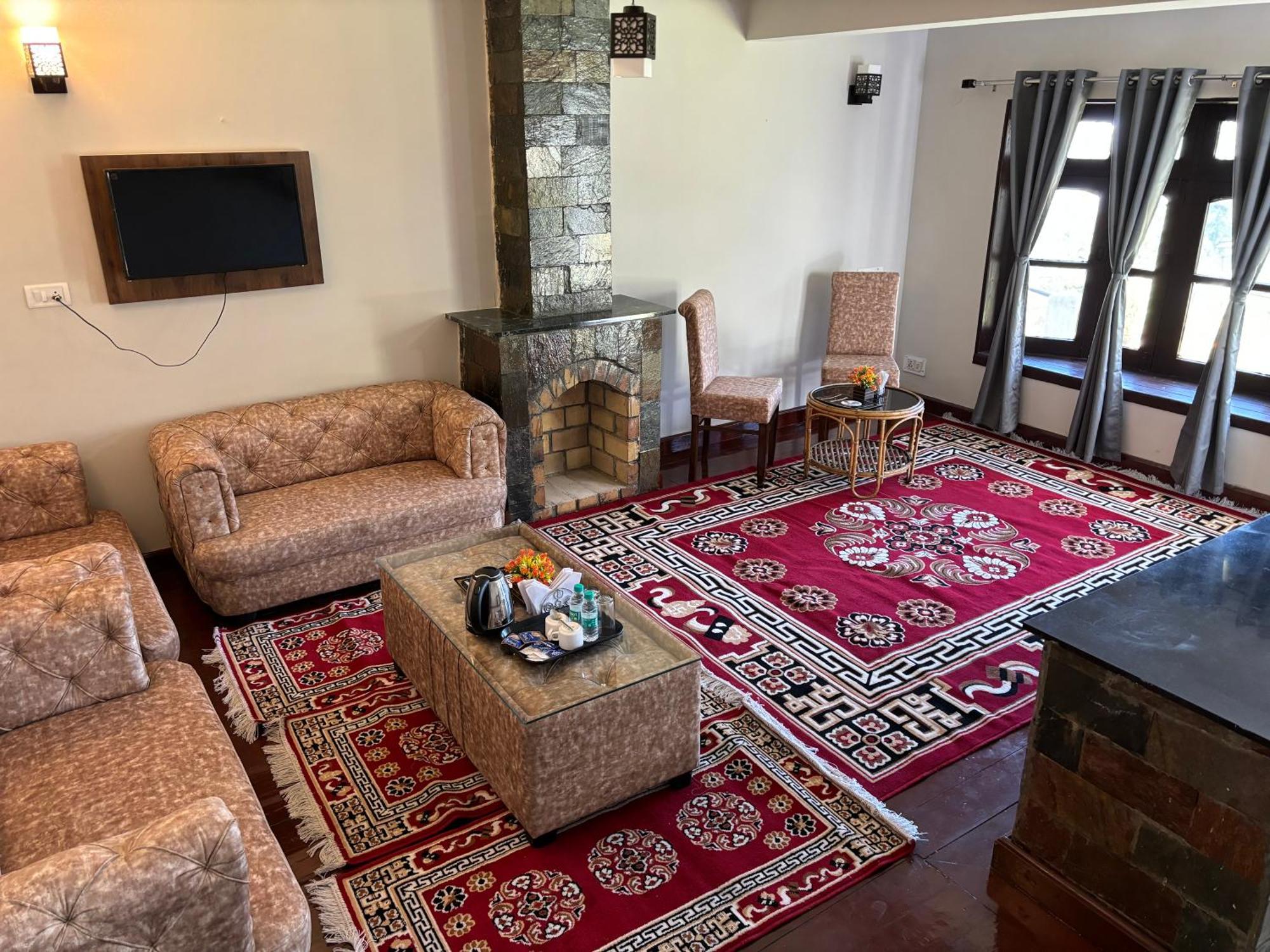 Kumaon Roop Resort Near Kainchi Dham Nainital Exterior photo